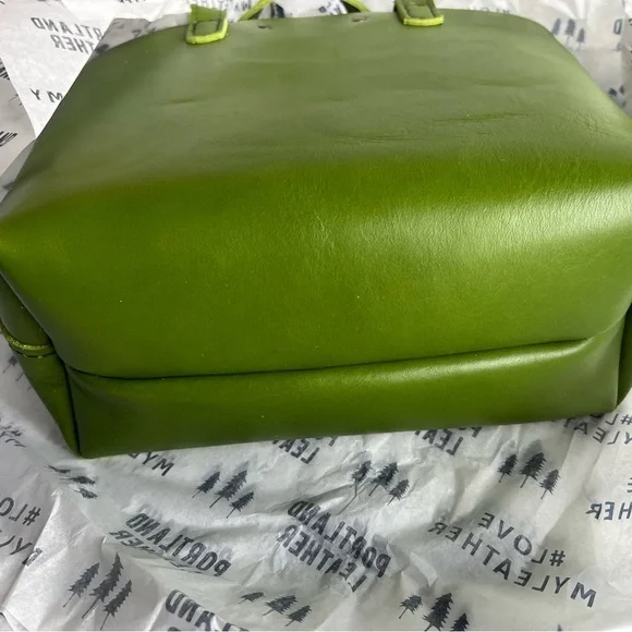 Portland Leather Green Apple mini crossbody - Picture 6 of 8